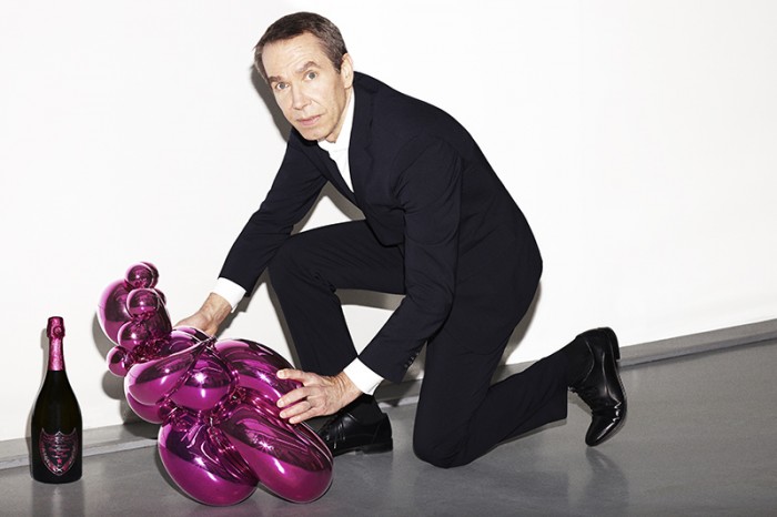 Photograph of Jeff Koons and Balloon Venus by Raphael Gianelli Meriano