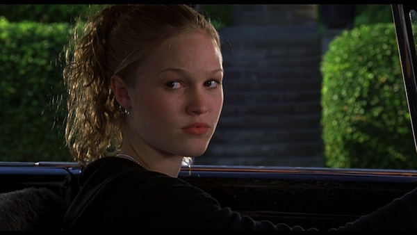 Julia Stiles plays Kat Stratford in 10 Things I Hate About You