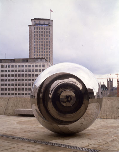Anish Kapoor, Turning the World Upside Down III, 1996, Deutsche Bank Collection Courtesy of the artist and Lisson Gallery, Photo: John Riddy, London © Anish Kapoor