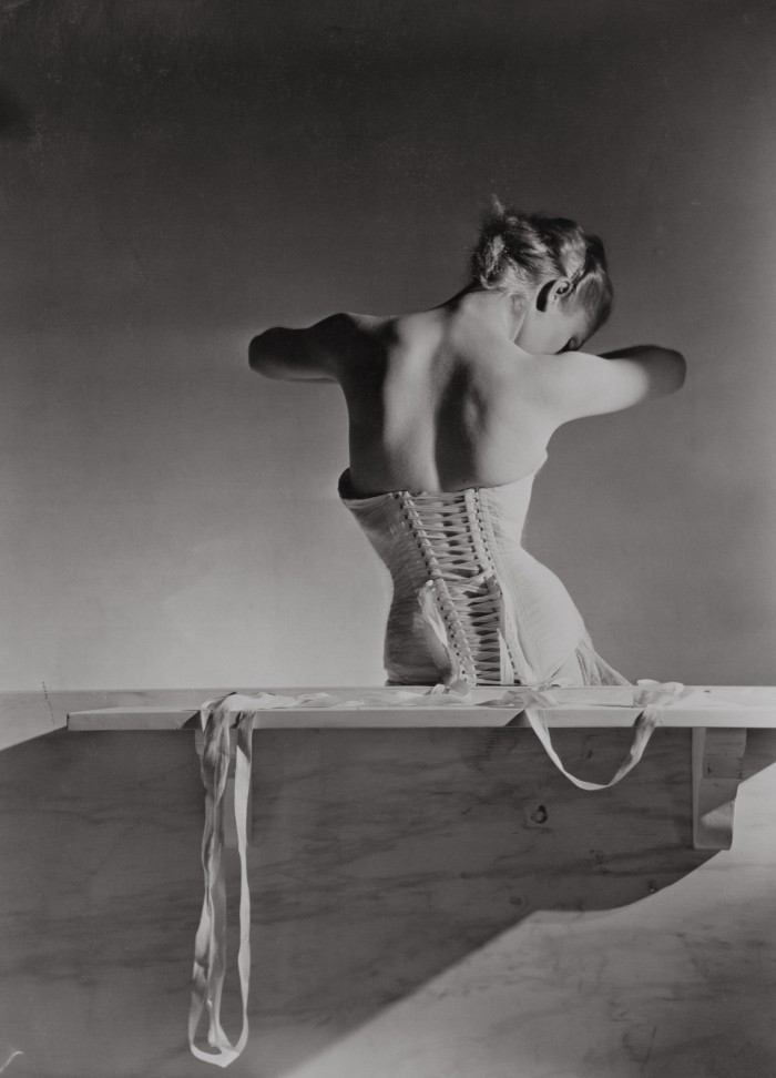 6._Corset_by_Detolle_for_Mainbocher_1939__Conde_Nast_Horst_Estate