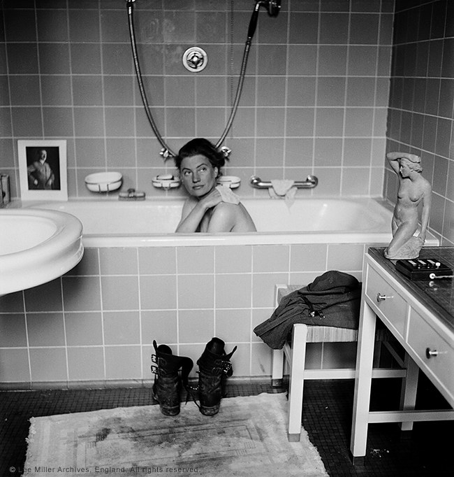 web Lee Miller in Hitler's bath, Hitler's apartment, Munich