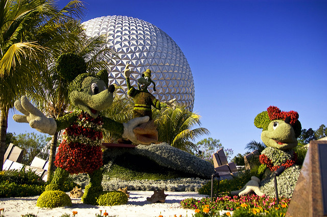 Mickey and Minnie Topiary from the 2008 Epcot International Flower and Graden Festival